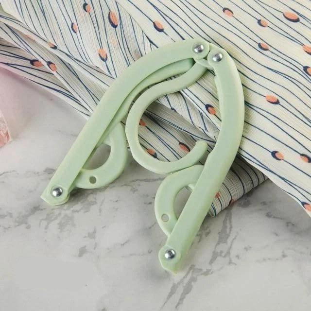 foldable-travel-clothes-hanger-41190390_2.jpg